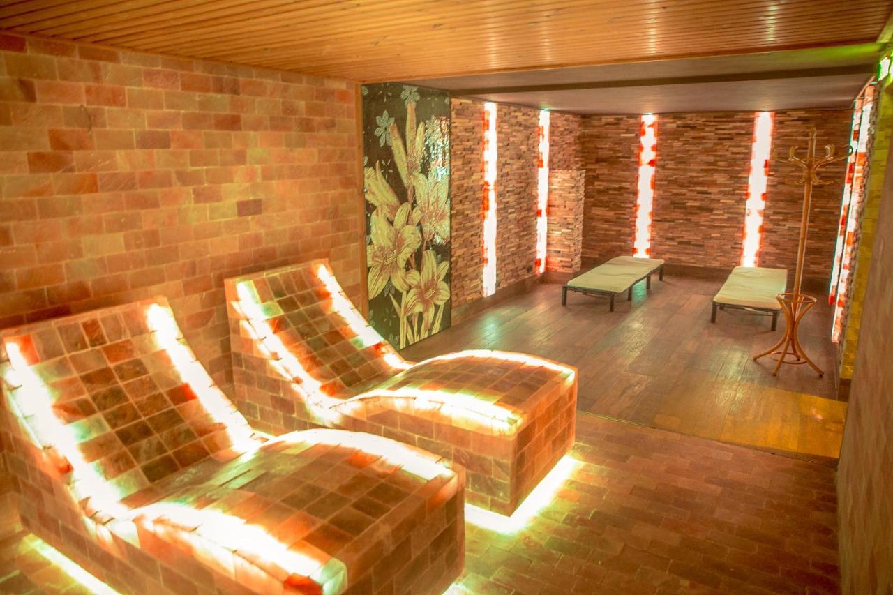 Wellness Hotel Astra Špindlerŭv Mlýn Exteriör bild